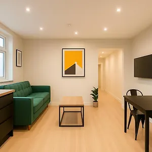 https://modern-central-apartment-king-size-bed-garden.cardiffhotelswales.com